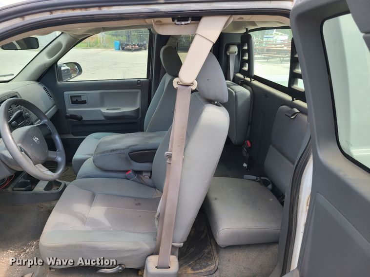image for item DY9934 2005 Dodge Dakota  Club Cab pickup truck