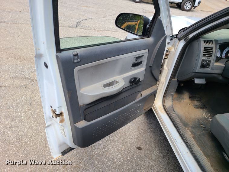 image for item DY9934 2005 Dodge Dakota  Club Cab pickup truck