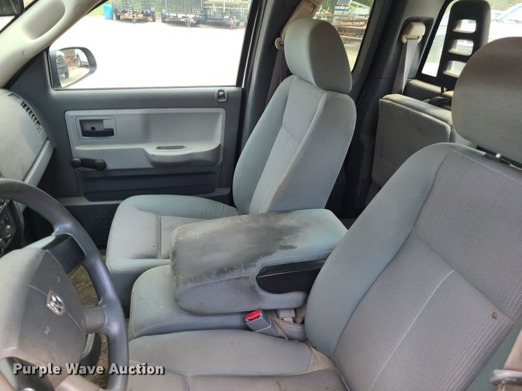 image for item DY9934 2005 Dodge Dakota  Club Cab pickup truck