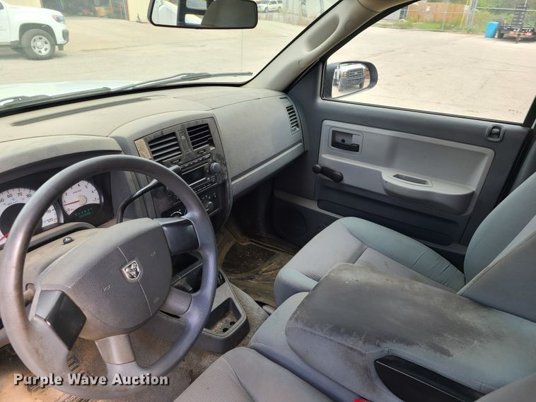 image for item DY9934 2005 Dodge Dakota  Club Cab pickup truck