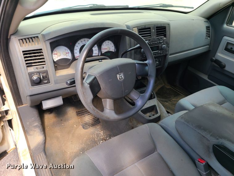 image for item DY9934 2005 Dodge Dakota  Club Cab pickup truck