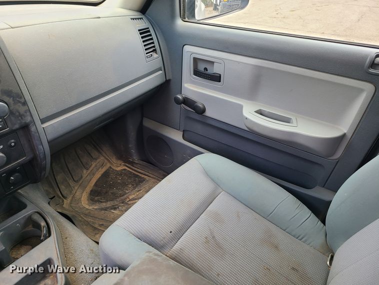 image for item DY9934 2005 Dodge Dakota  Club Cab pickup truck
