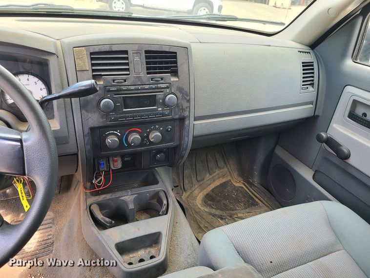 image for item DY9934 2005 Dodge Dakota  Club Cab pickup truck