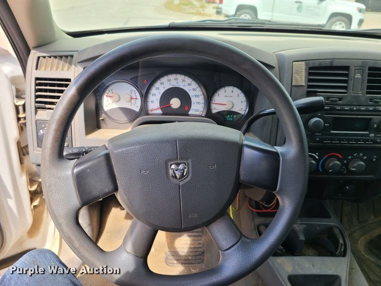 image for item DY9934 2005 Dodge Dakota  Club Cab pickup truck