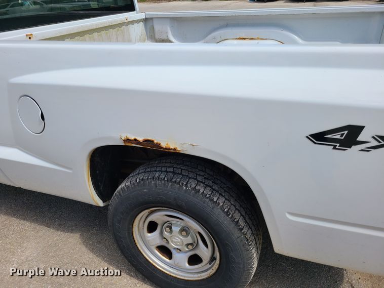 image for item DY9934 2005 Dodge Dakota  Club Cab pickup truck