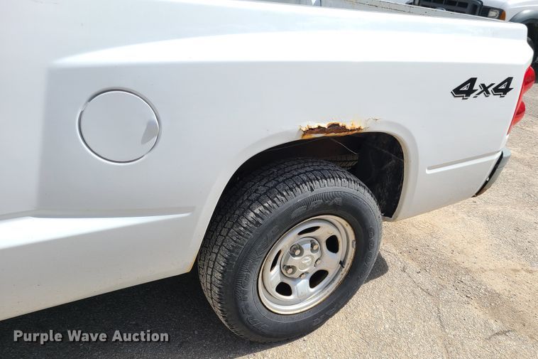 image for item DY9934 2005 Dodge Dakota  Club Cab pickup truck