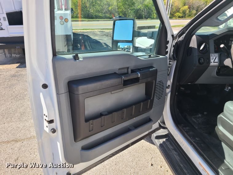 image for item DY9948 2013 Ford F550 Super Duty  utility truck