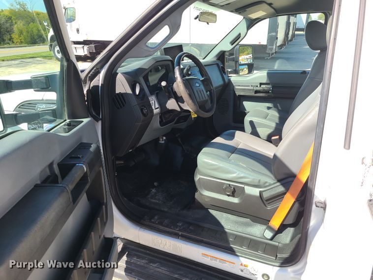 image for item DY9948 2013 Ford F550 Super Duty  utility truck