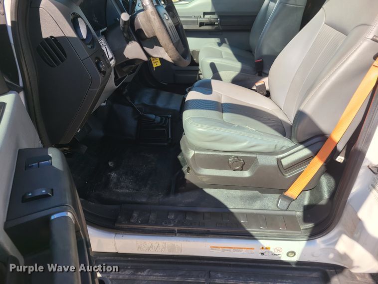 image for item DY9948 2013 Ford F550 Super Duty  utility truck