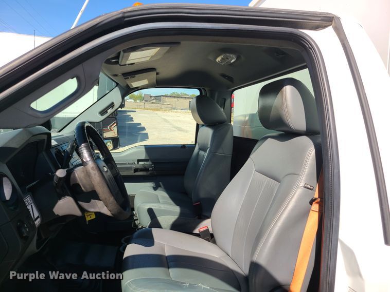 image for item DY9948 2013 Ford F550 Super Duty  utility truck