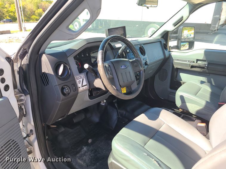 image for item DY9948 2013 Ford F550 Super Duty  utility truck