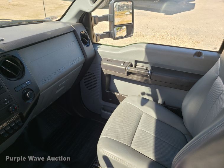 image for item DY9948 2013 Ford F550 Super Duty  utility truck