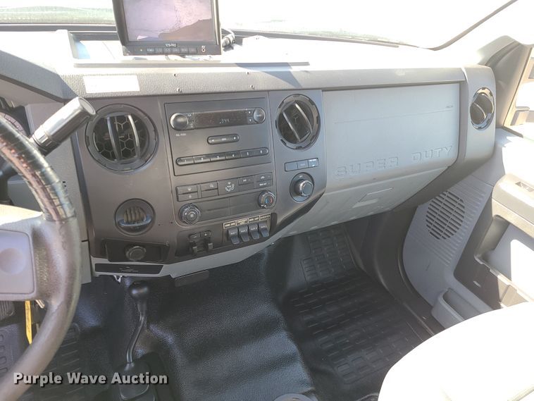 image for item DY9948 2013 Ford F550 Super Duty  utility truck