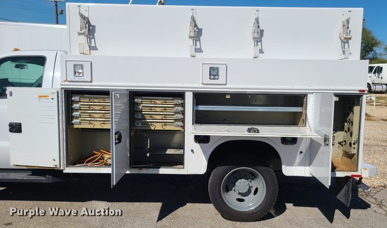 image for item DY9948 2013 Ford F550 Super Duty  utility truck