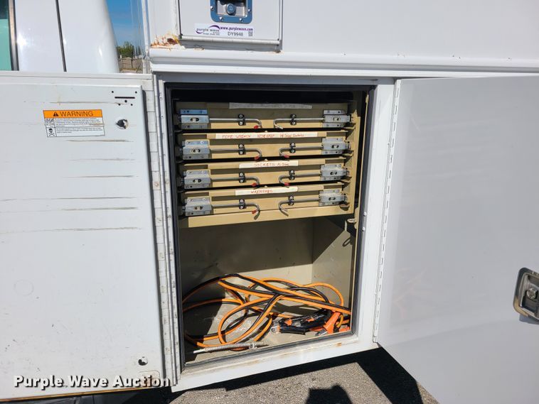 image for item DY9948 2013 Ford F550 Super Duty  utility truck