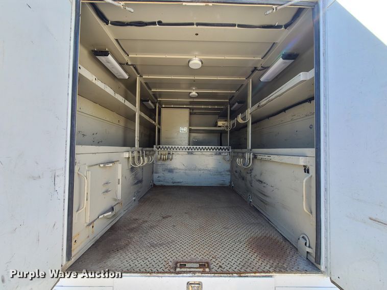 image for item DY9948 2013 Ford F550 Super Duty  utility truck