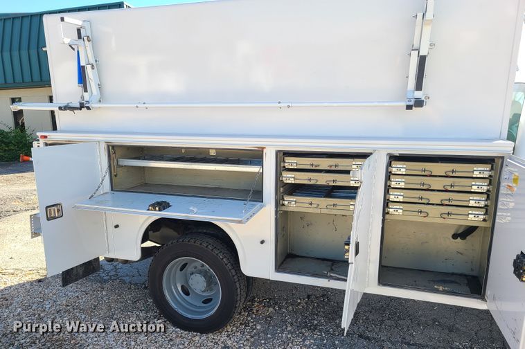 image for item DY9948 2013 Ford F550 Super Duty  utility truck