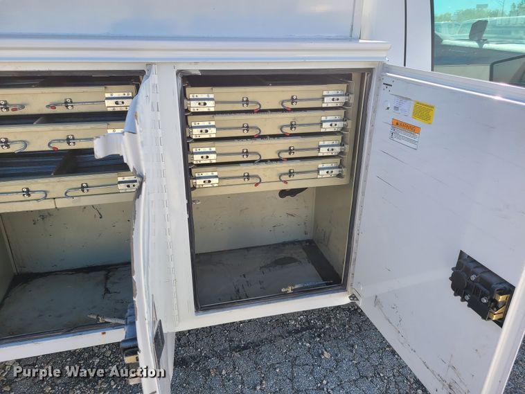 image for item DY9948 2013 Ford F550 Super Duty  utility truck