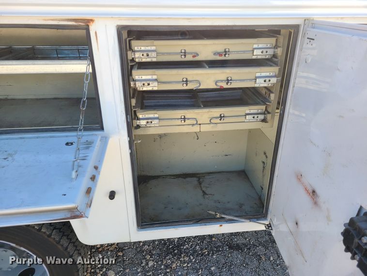 image for item DY9948 2013 Ford F550 Super Duty  utility truck