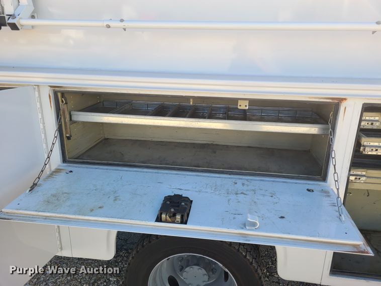 image for item DY9948 2013 Ford F550 Super Duty  utility truck