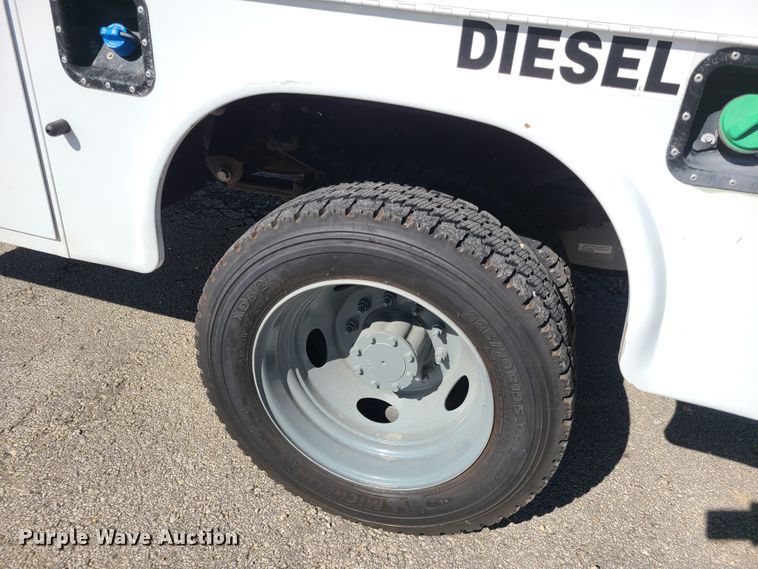 image for item DY9948 2013 Ford F550 Super Duty  utility truck