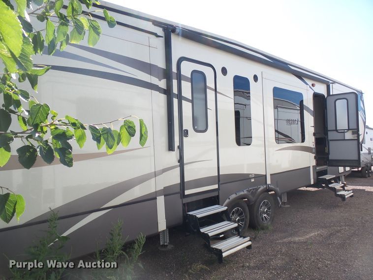 image for item EF9648 2016 Keystone Montana 3820FK  camper