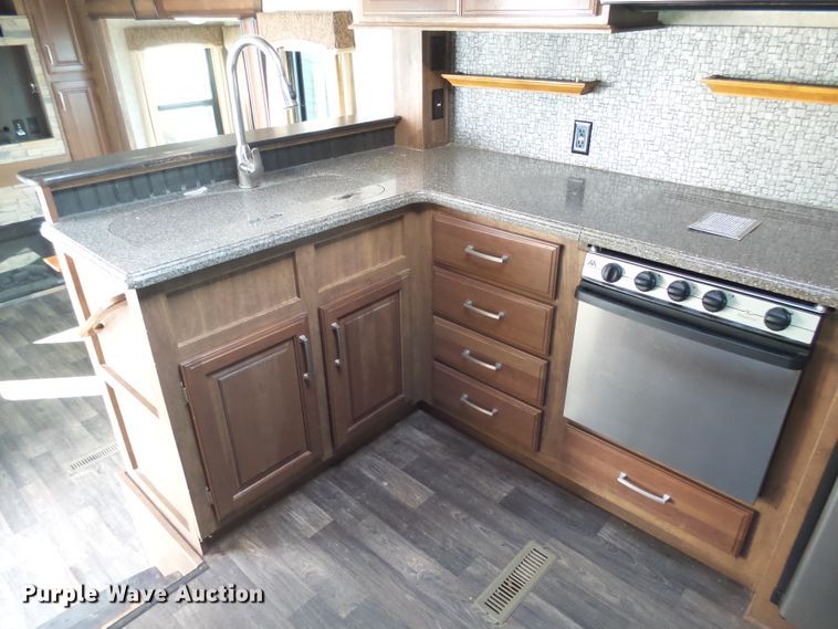 image for item EF9648 2016 Keystone Montana 3820FK  camper