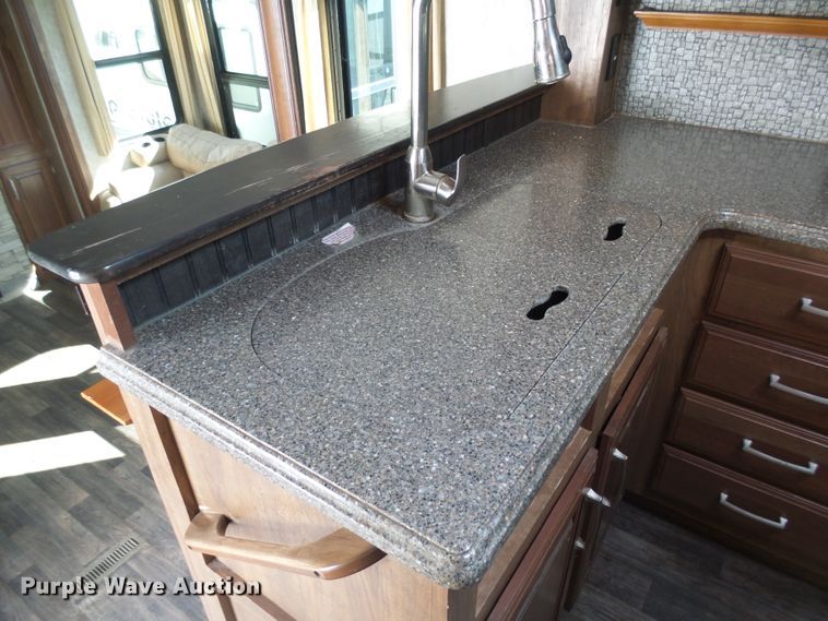 image for item EF9648 2016 Keystone Montana 3820FK  camper