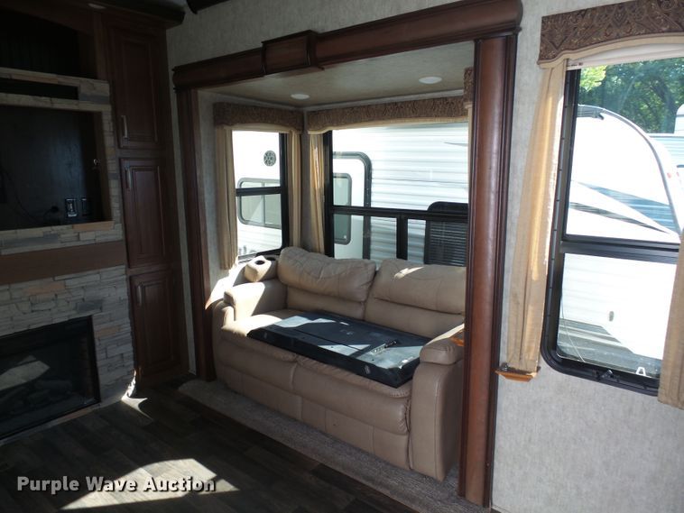 image for item EF9648 2016 Keystone Montana 3820FK  camper