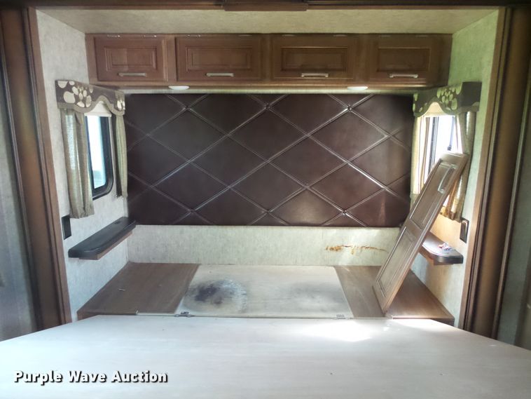 image for item EF9648 2016 Keystone Montana 3820FK  camper