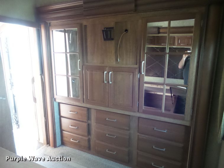 image for item EF9648 2016 Keystone Montana 3820FK  camper