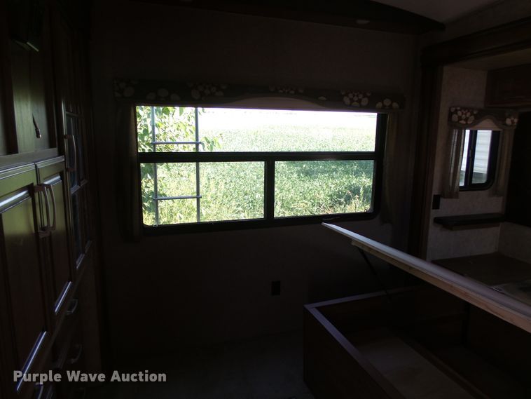 image for item EF9648 2016 Keystone Montana 3820FK  camper