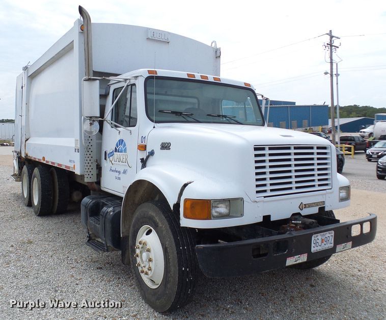 image for item EP9916 2002 International 4900  refuse truck