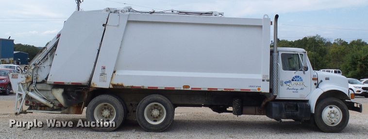 image for item EP9916 2002 International 4900  refuse truck
