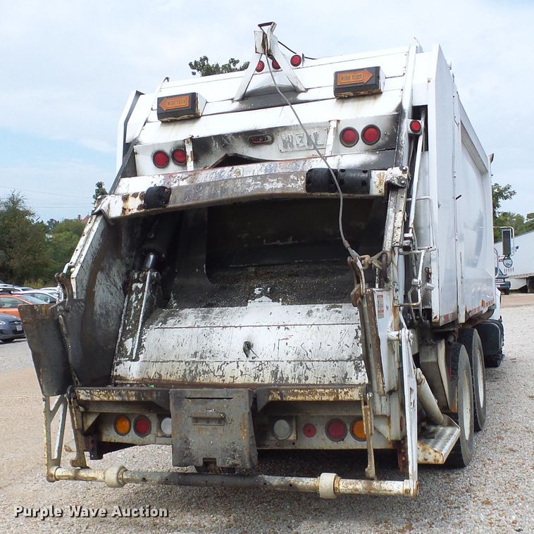 image for item EP9916 2002 International 4900  refuse truck