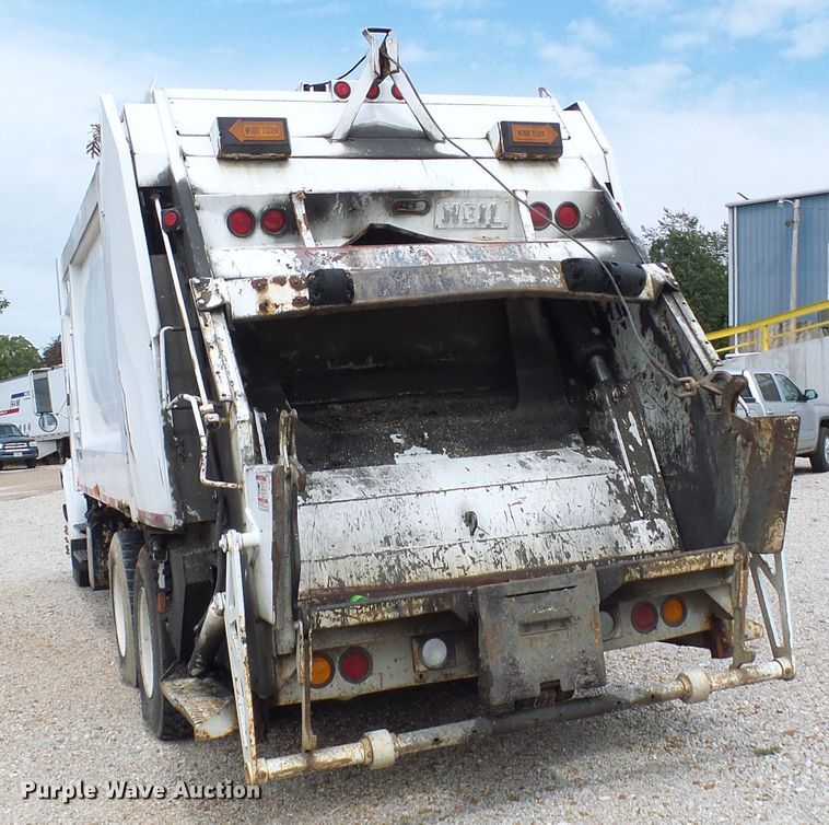 image for item EP9916 2002 International 4900  refuse truck