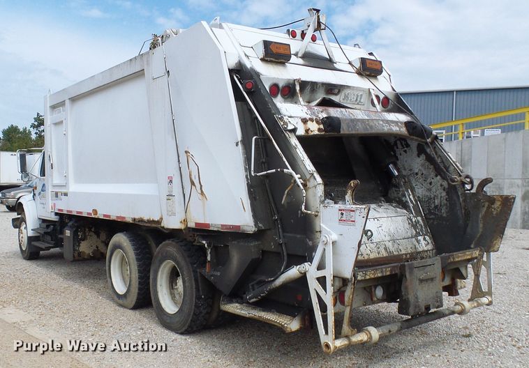 image for item EP9916 2002 International 4900  refuse truck