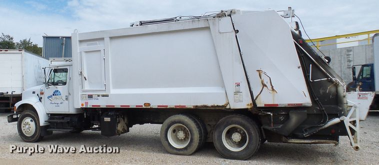 image for item EP9916 2002 International 4900  refuse truck