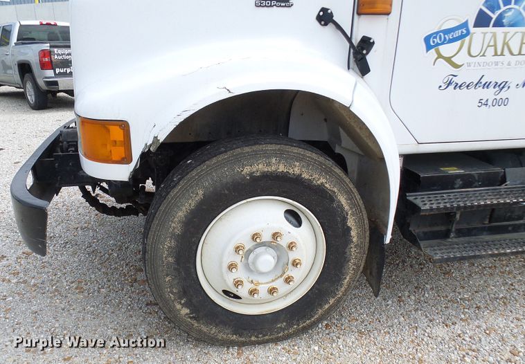 image for item EP9916 2002 International 4900  refuse truck