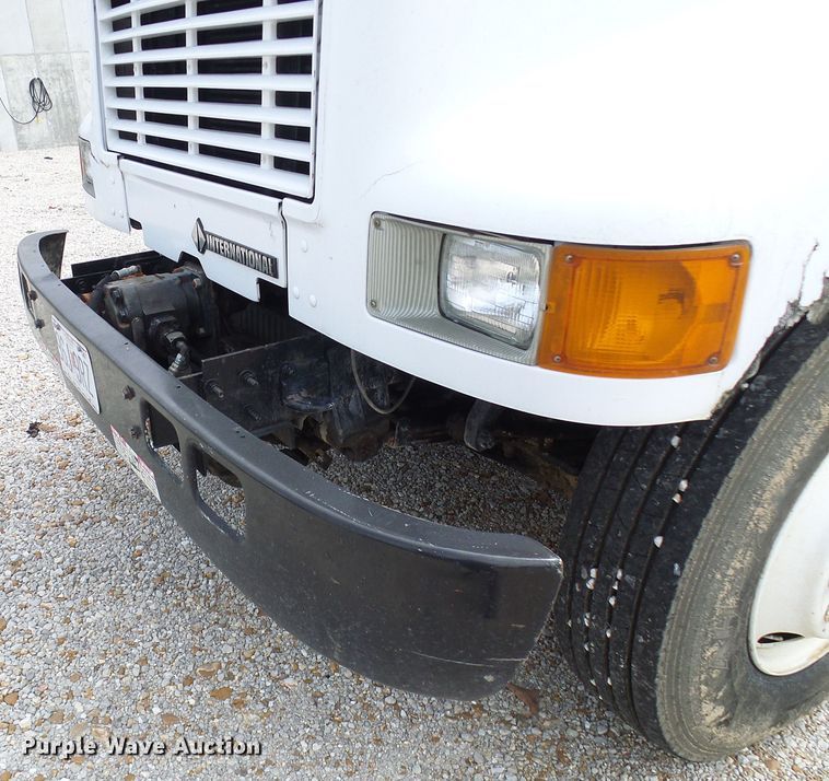 image for item EP9916 2002 International 4900  refuse truck