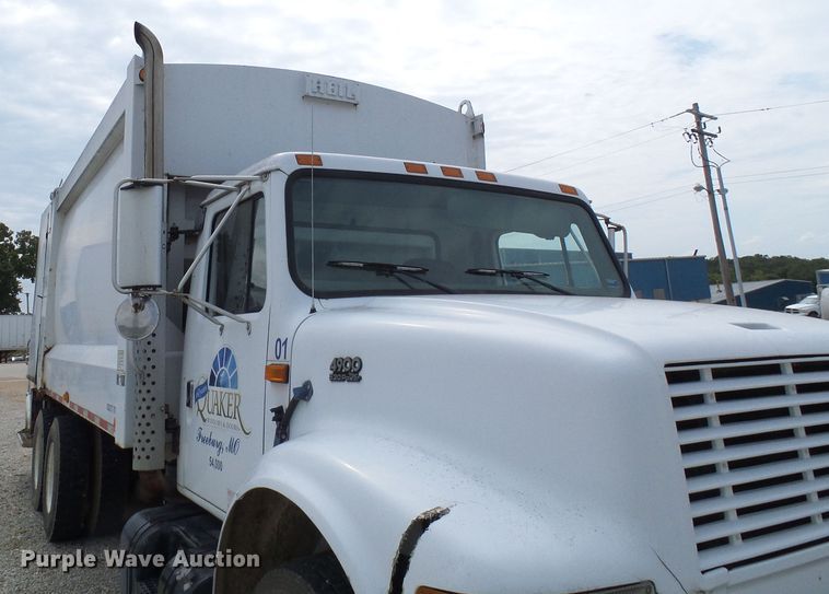 image for item EP9916 2002 International 4900  refuse truck