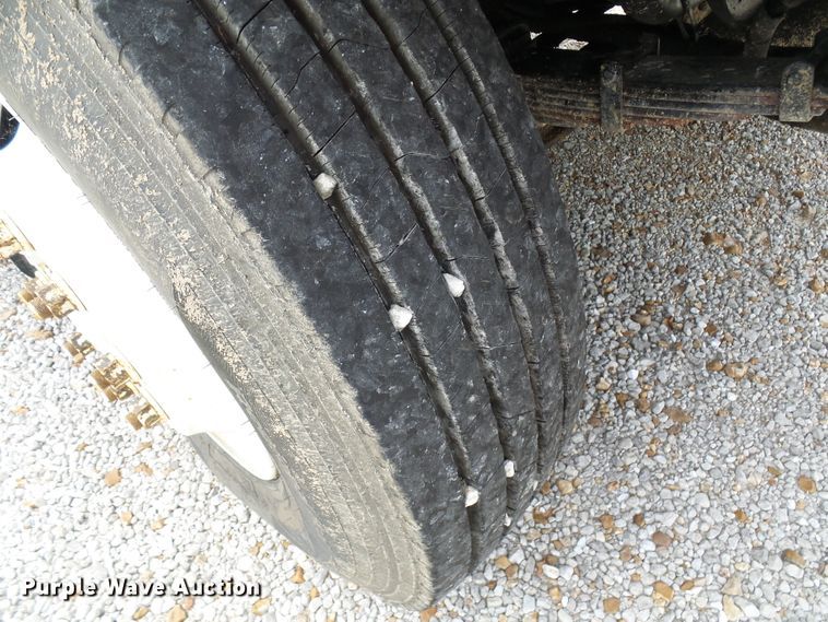 image for item EP9916 2002 International 4900  refuse truck