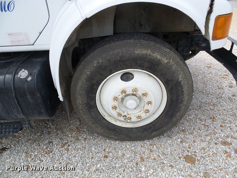 image for item EP9916 2002 International 4900  refuse truck