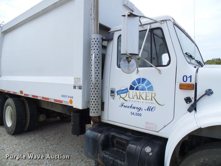 image for item EP9916 2002 International 4900  refuse truck