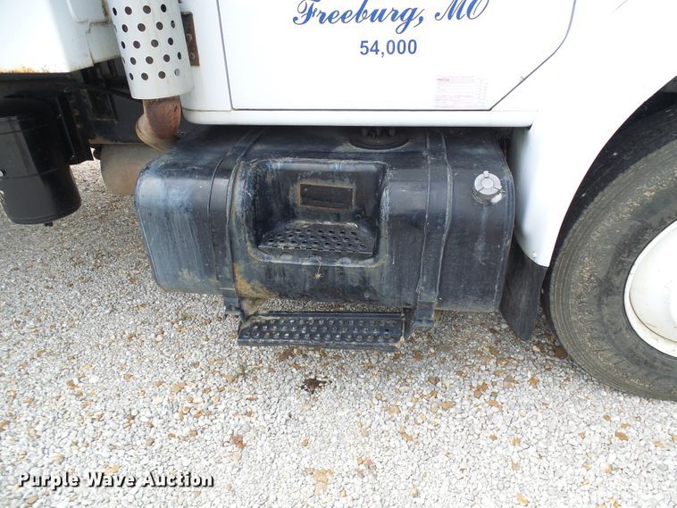 image for item EP9916 2002 International 4900  refuse truck