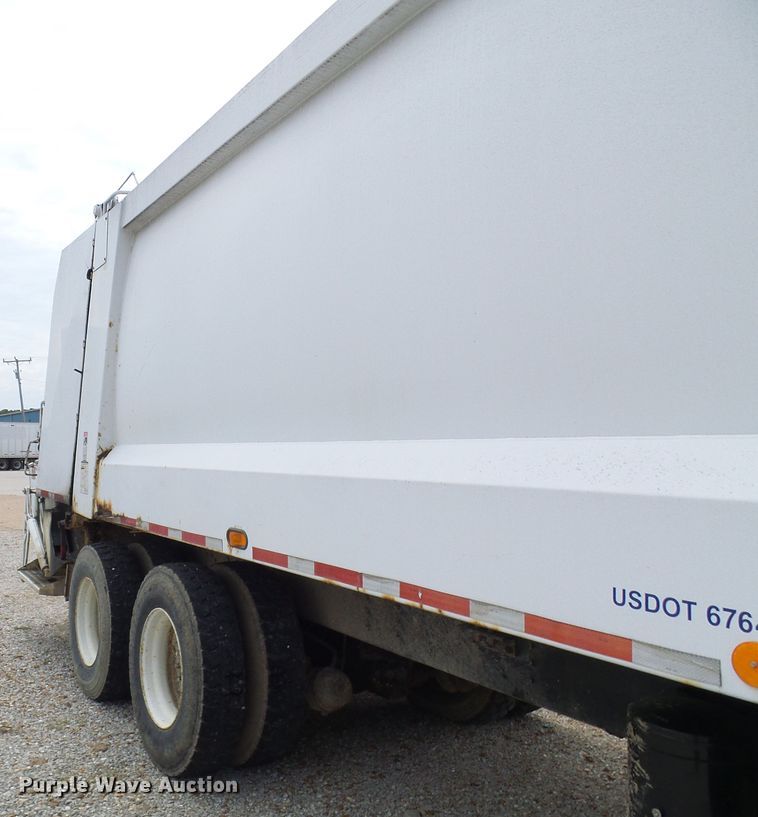 image for item EP9916 2002 International 4900  refuse truck