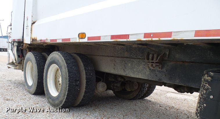 image for item EP9916 2002 International 4900  refuse truck