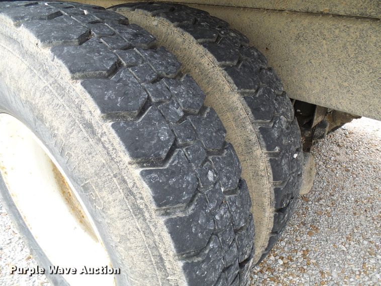 image for item EP9916 2002 International 4900  refuse truck