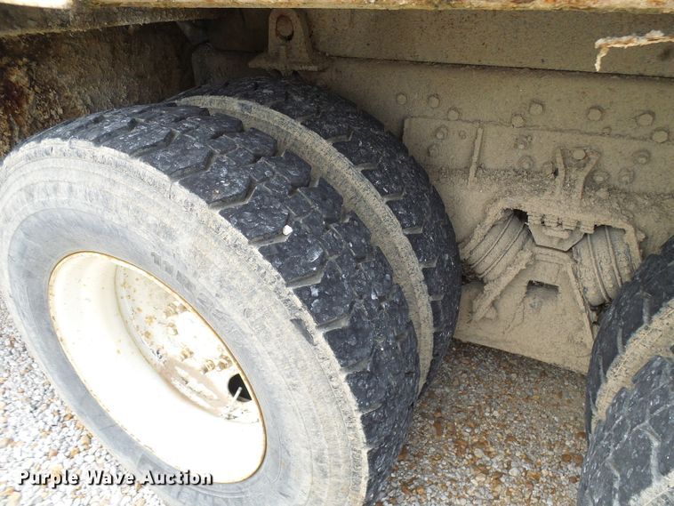 image for item EP9916 2002 International 4900  refuse truck