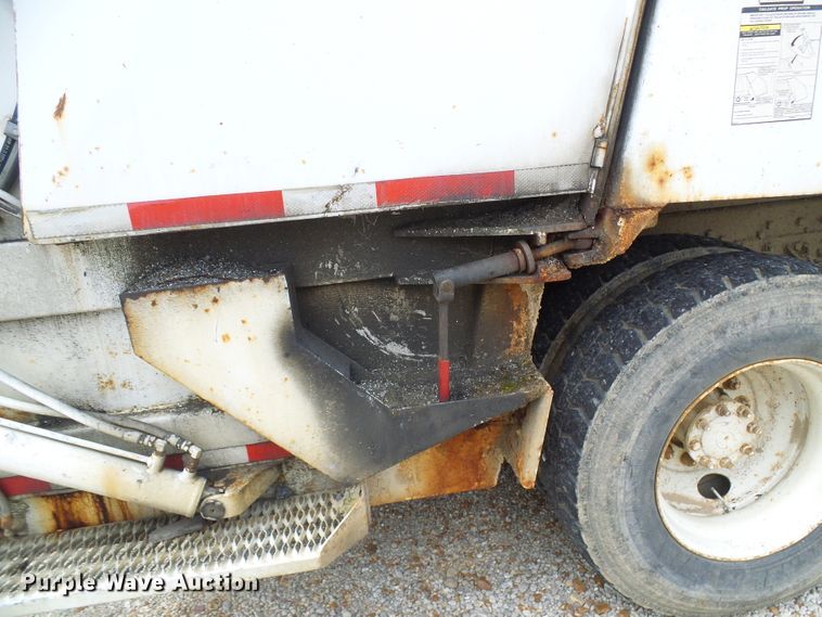 image for item EP9916 2002 International 4900  refuse truck